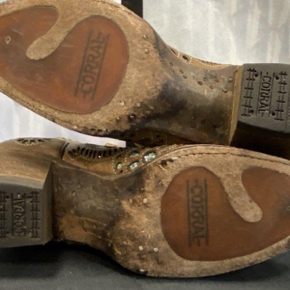 Corral Embroidered Tan Leather Laser Cut Western Boots w/Snip Toe Size 7 - Picture 3 of 6